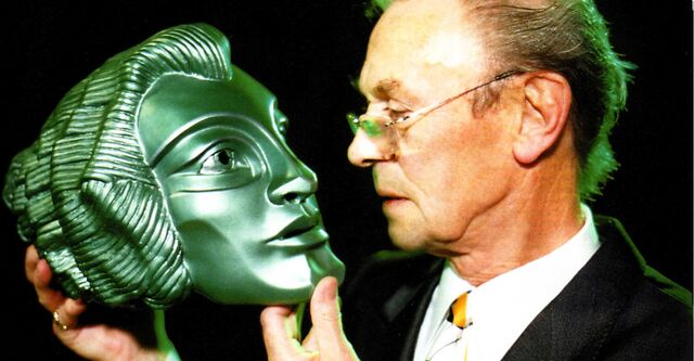 File:Russell Hunter.jpg