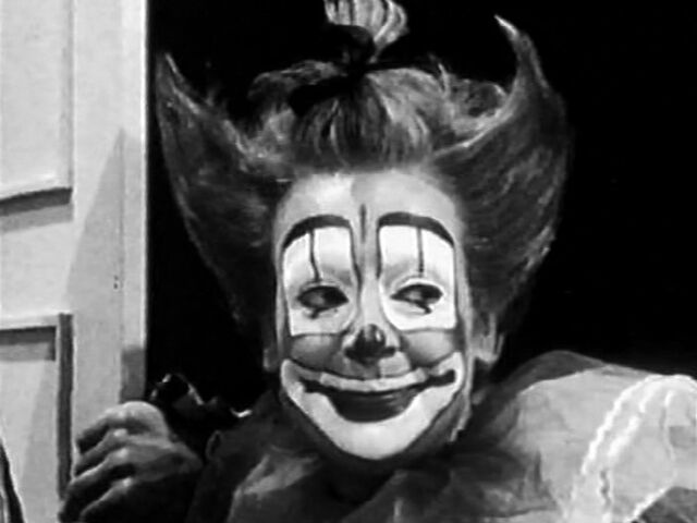 File:ClaraClown-at-door.jpg