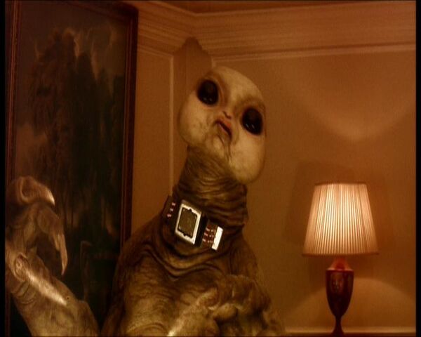 File:Blon Fel-Fotch Passameer-Day Slitheen.jpg