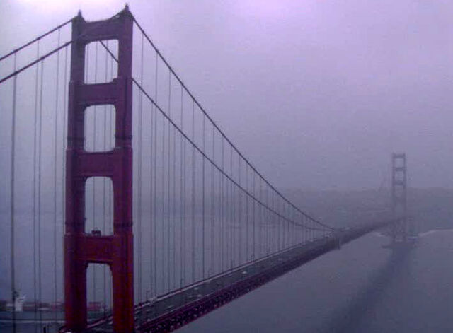 File:GoldenGateInFog.jpg