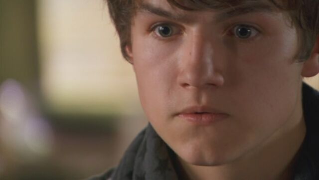 File:Luke close looks left.jpg