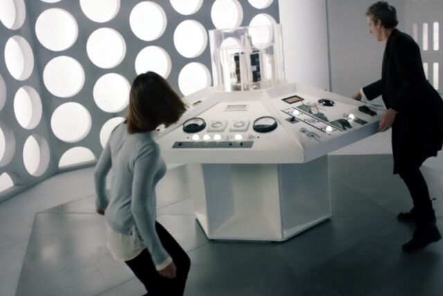 File:Inside the TARDIS (Hell Bent).jpg