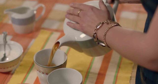 File:ClaraPoursTea.jpg
