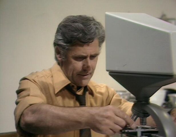 File:Electron microscope HoF.jpg