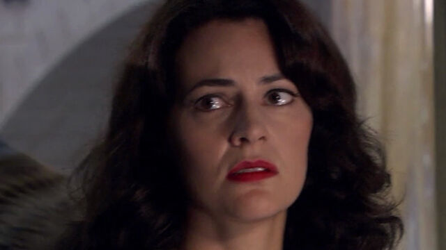 File:DianeHolmesLooksLeft.jpg