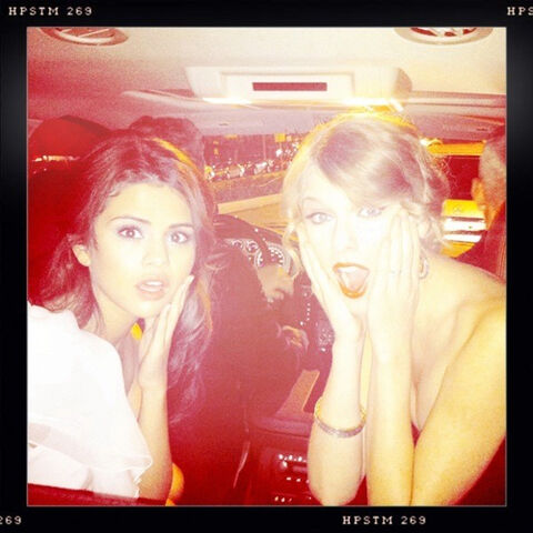 File:Taylor-swift-selena-gomez-peoples-choice-awards.jpg