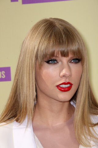 File:Taylor+Swift+2012+MTV+Video+Music+Awards+Arrivals+K0kIweTra8Vl.jpg