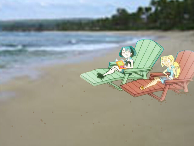 File:Gwen & Bridgette on the Beach.jpg