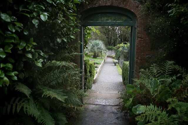 File:BarryTheSecretGarden(1).jpg