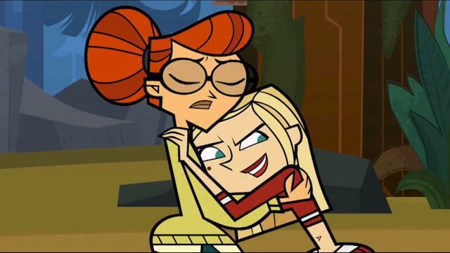 File:Scarlett and amu.jpg