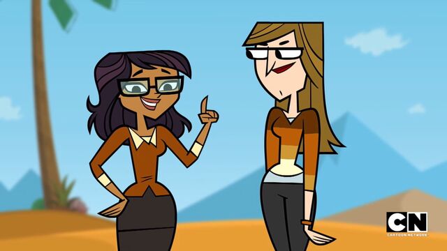 File:Nerdy Courtney.jpg