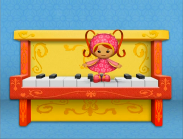 File:Milli and the piano.png