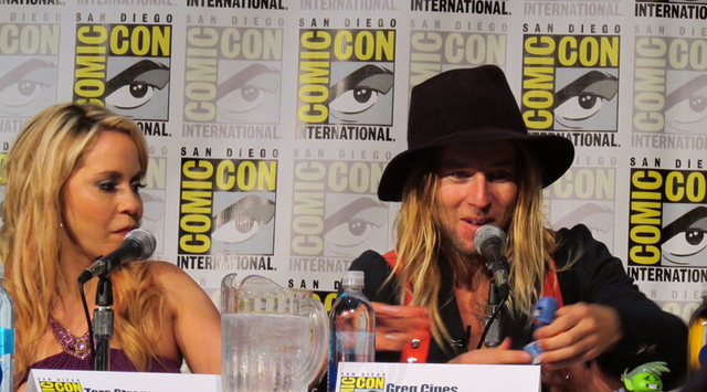 File:Tara Strong & Greg Cipes at SDCC 2016 TTG panel.png