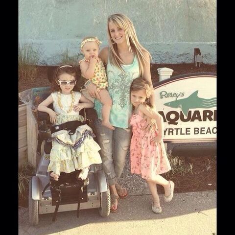 File:Leah & her girls.jpeg