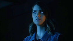 Shelley-Hennig-Malia-glowing-blue-eyes-Teen-Wolf-Season-6-Episode-3-Sundowning.jpg