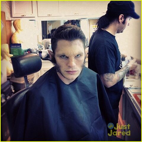 Fichier:Colton-haynes-wolf-pack-01.jpg