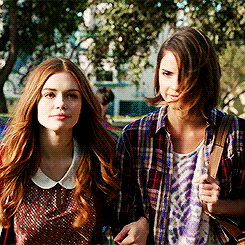 520 Lydia + Malia Walk.gif