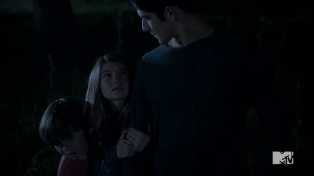 File:Teen Wolf Season 3 Episode 3 Fireflies Tyler Posey Scott McCall saves kids.png