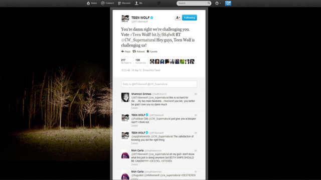 File:Twitter Fandom Fight.png