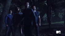 Cody-Christian-Shelley-Hennig-Tyler-Posey-Ian-Bohen-Theo-Malia-Scott-Peter-Teen-Wolf-Season-6-Episode-10-Riders-on-the-Storm