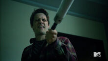 Dylan-O'Brien-Stiles-cooling-the-flames-Teen-Wolf-Season-6-Episode-10-Riders-on-the-Storm
