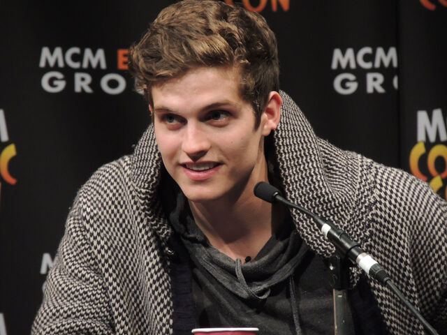 File:DanielSharman 05.jpg