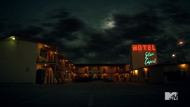 File:Teen Wolf Season 3 Episod 6 Motel California Glen Capri 1977 full moon.png