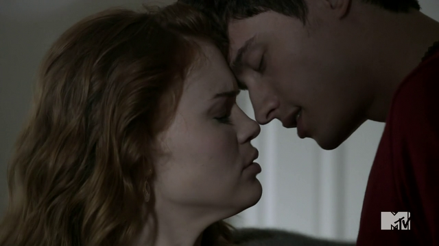 File:Kiss kiss.png