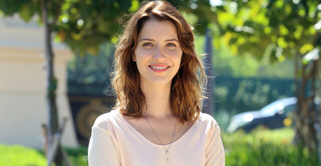 File:Nathalia-dill.jpg