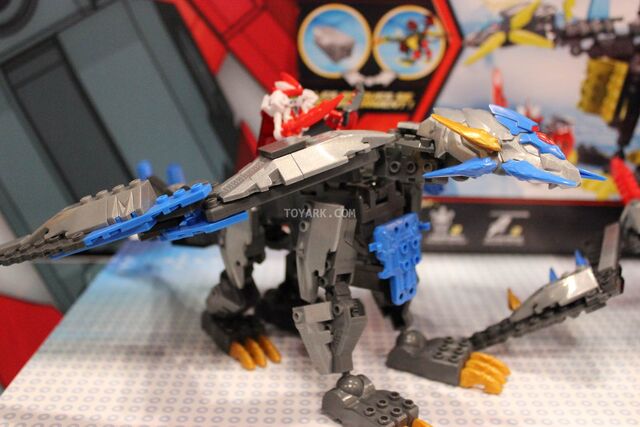 File:Light Tenkai Dragon at NY Toy Fair 2014.jpg