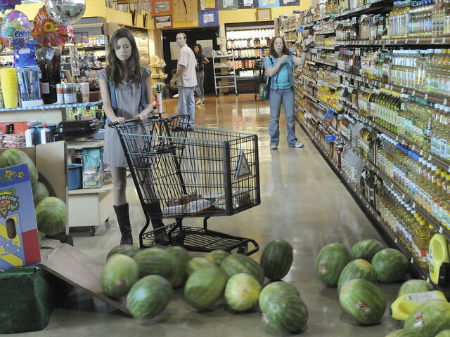 File:Scc-screens-in the store.jpg