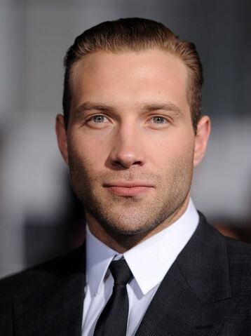 Archivo:Jai Courtney.jpg