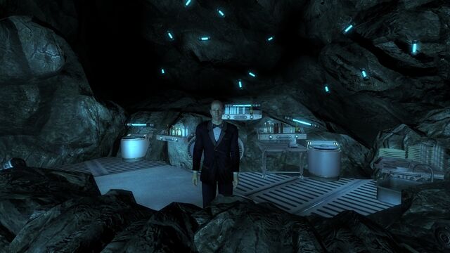 File:Poseidon Lounge Bartender.jpg