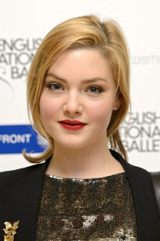 File:Holliday Grainger 2012-12-13.jpg