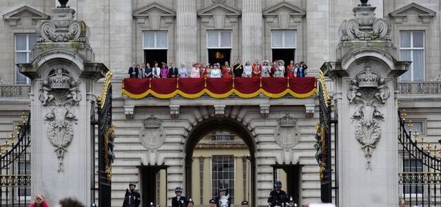 File:BuckBalcony.jpg