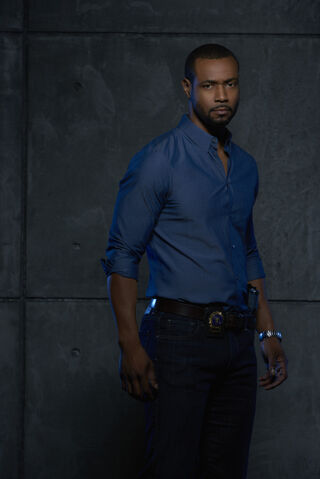 Fichier:Shadowhunters Luke.jpg