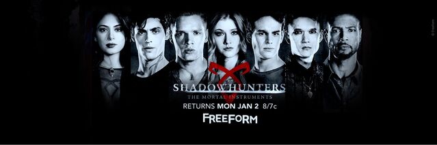 Fichier:Shadowhunters CoverS2.jpg