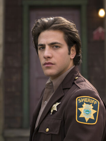 Fichier:DeadOfSummer Garrett.jpg