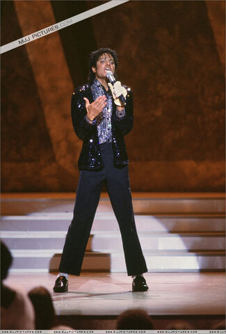 File:Motown-25-Yesterday-Today-Forever-michael-jackson-7198744-813-1200.jpg