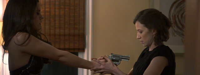 File:1x06 AngelNoraGun.jpeg