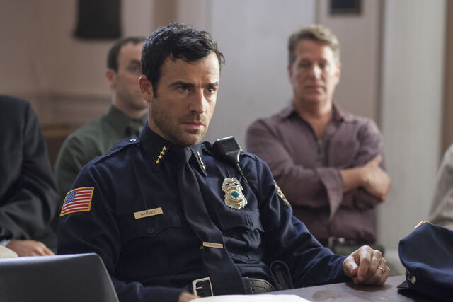 File:1x01 KevinGarveyInUniform.jpg
