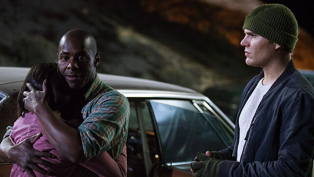 File:1x02 WayneSayingGoodbye.jpg