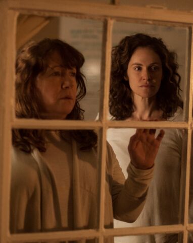 File:1x05 PattiAndLaurieByAWindow.jpg