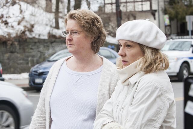 File:1x03 GladysAndWatcher.jpg