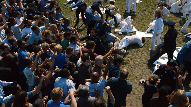 File:1x01 MayhemAtThePark.jpg