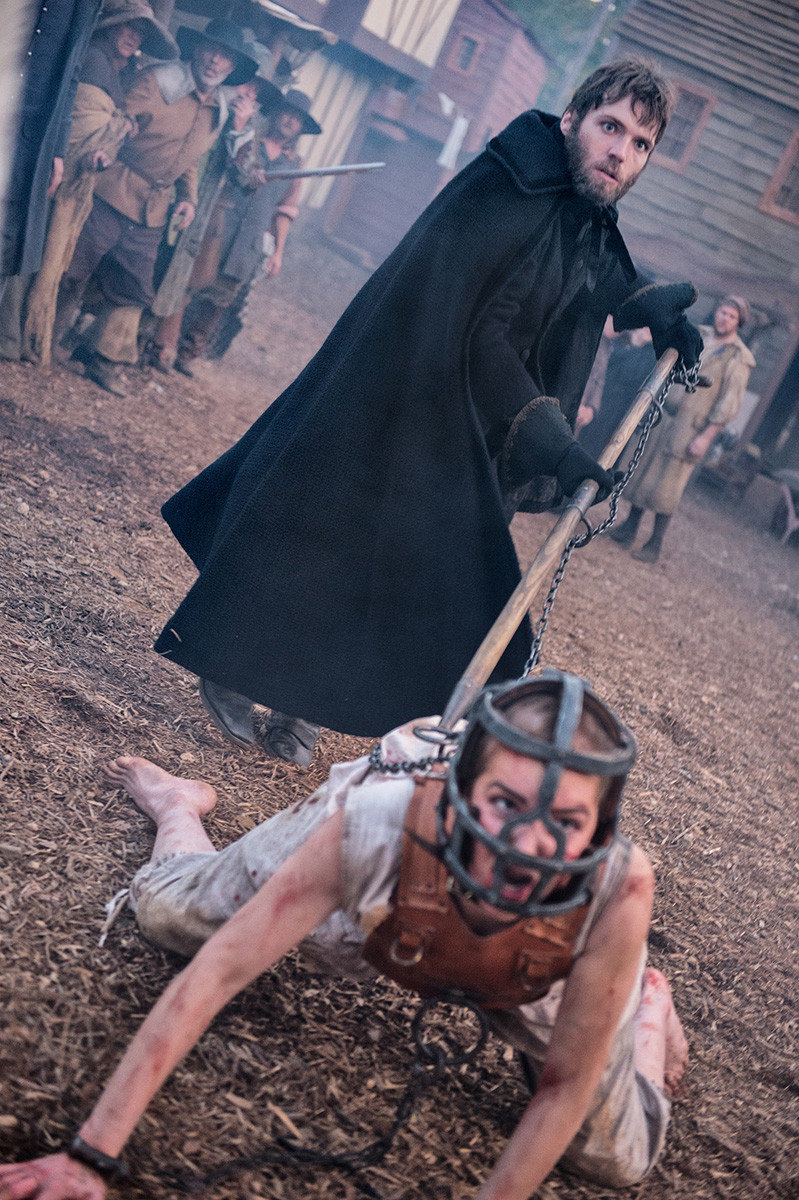 http://vignette2.wikia.nocookie.net/the-salem/images/f/f2/Redeye-salem-photos-witches-wgn-america-201404-041.jpg/revision/latest?cb=20140521160411