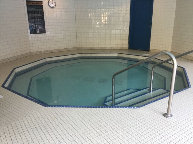 File:Hot tub.jpg