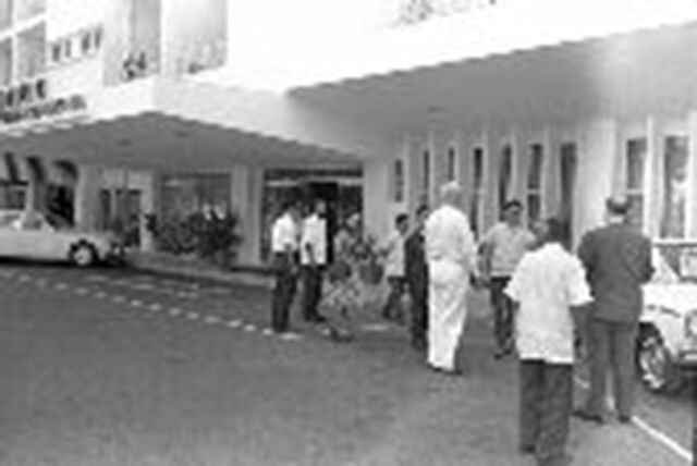 File:HotelSingapuraInterContinentalEntrance001.jpg