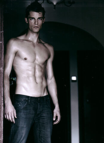 File:Luke-Mitchell-plays-WILL-in-SEASON-3-h2o-just-add-water-4707333-849-1168.jpg