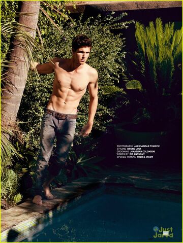 File:Robbie Amell 156.jpg